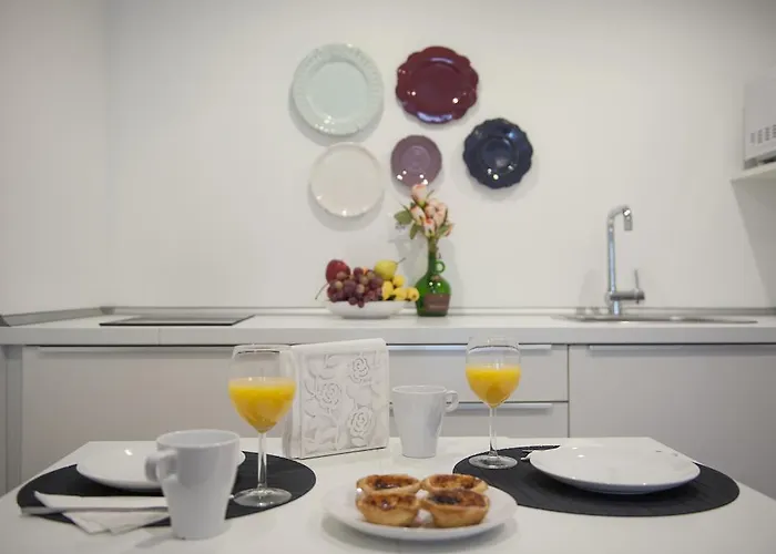Daire Light Green Apartments - Downtown Lisbon *