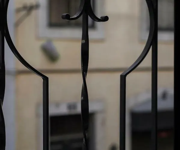 Daire Light Green Apartments - Downtown Lisbon *